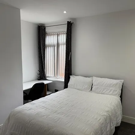 Deluxe In Beautiful Bournville Village Hotel Birmingham