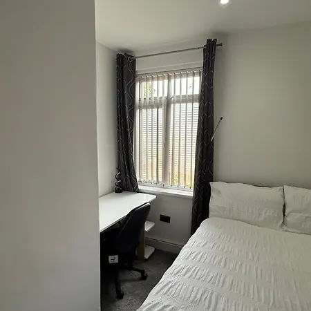 Hotel Deluxe In Beautiful Bournville Village Birmingham