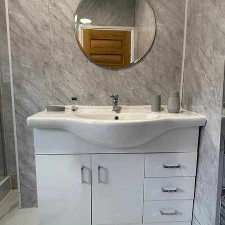 Deluxe In Beautiful Bournville Village * Birmingham